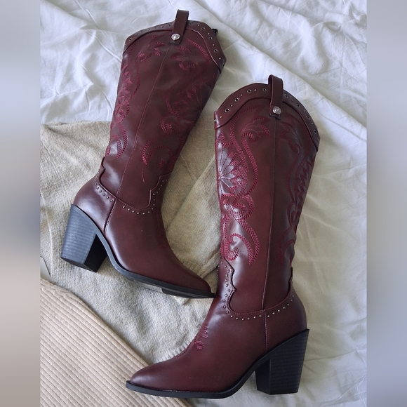 🍒✨️The Lucille//Burgundy Embroidered Western Knee-High Boots - Picture 1 of 3